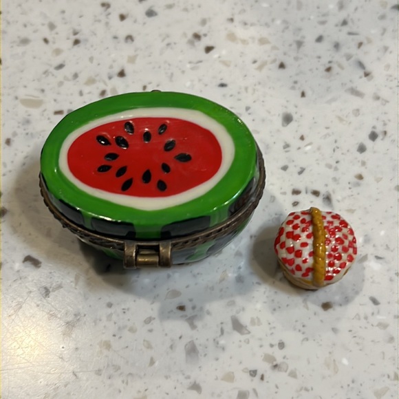 Watermelon hinged trinket box with picnic basket inside - Picture 2 of 12